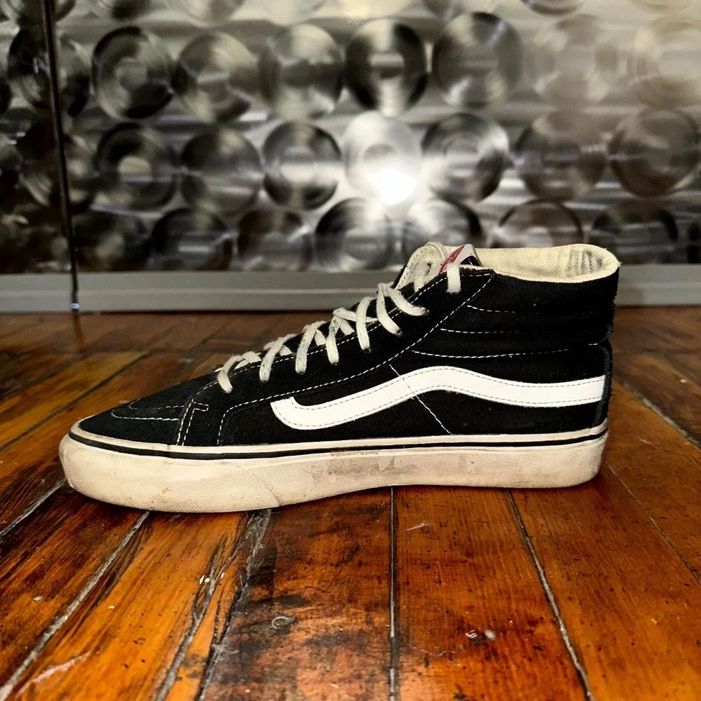 Vans Sk8-Hi Sneakers Unisex M7 W8.5 Black White Suede Lace Up Walking Shoes